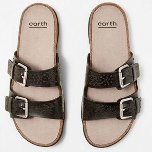 NWOB EARTH Perforated Leather Slide Sandals Sand Antigua Black Size 7.5M
